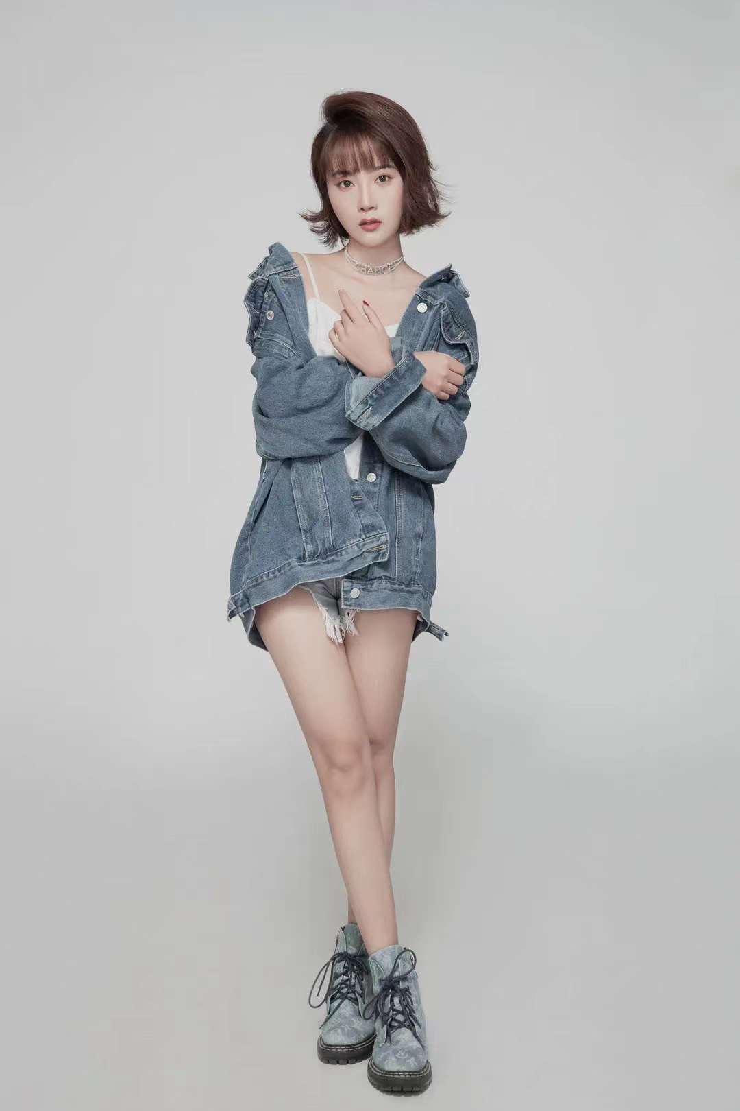 华语女歌手#彭筝