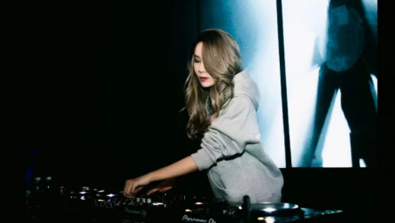 DJ UNA