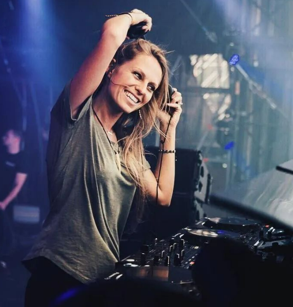 NORA EN PURE