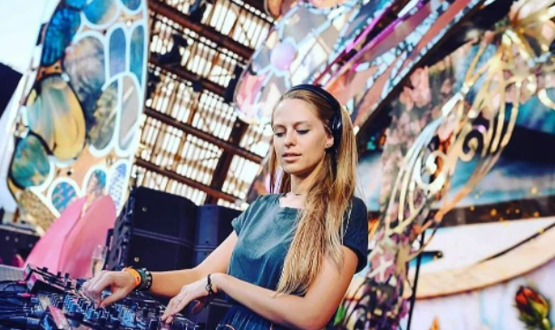 NORA EN PURE