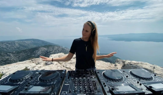 NORA EN PURE