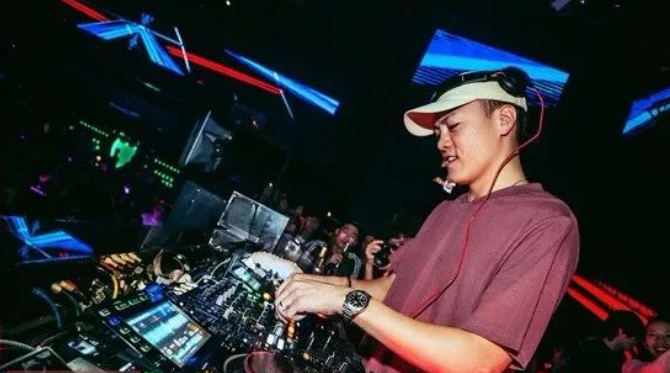 DJ KAKU #王嘉尔