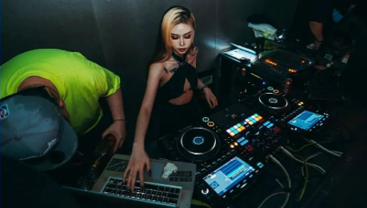 DJ NORA