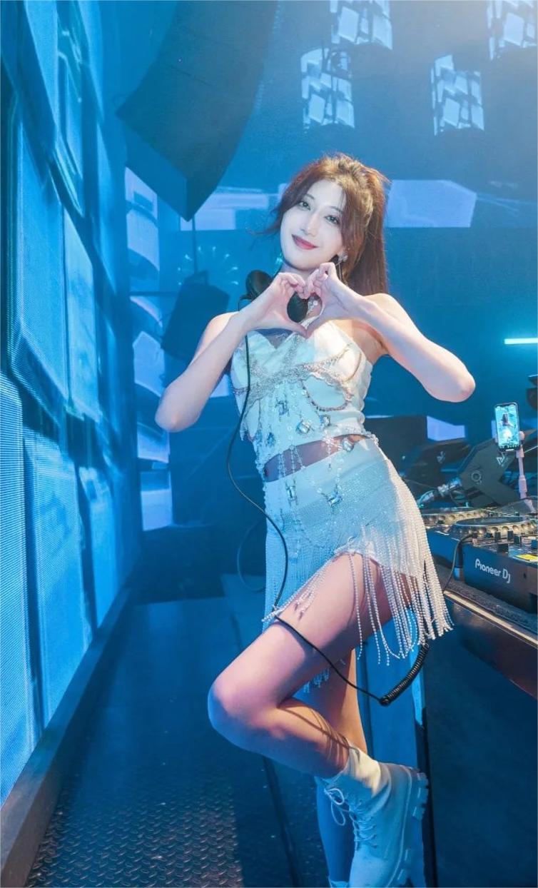 DJ DORA #谢朵儿