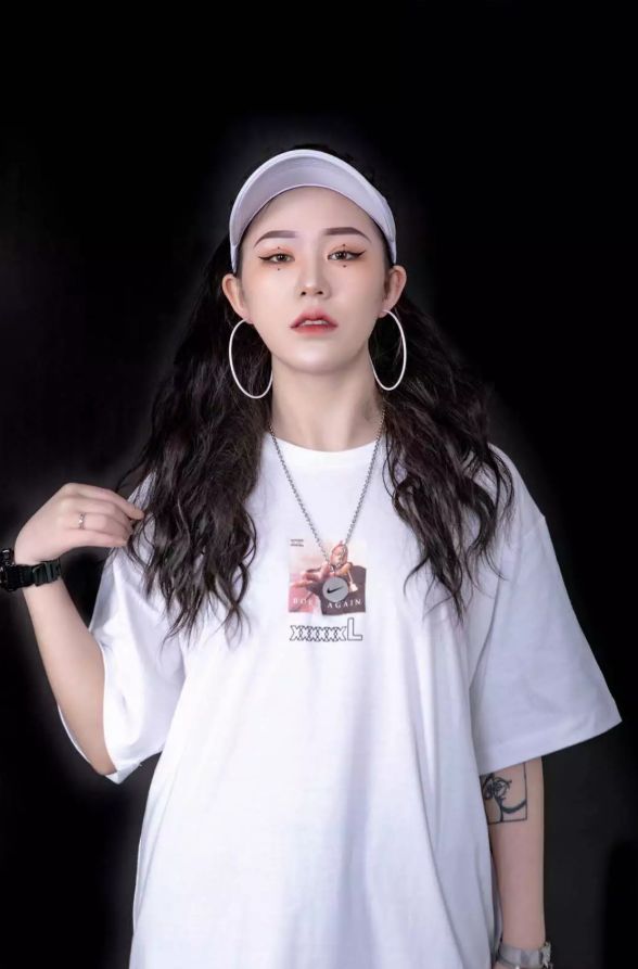 DJ-QUEENA