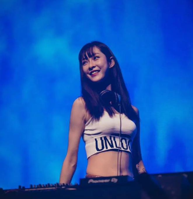 DJ YOLI