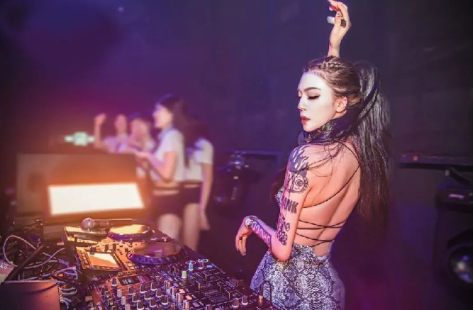 DJ VANA