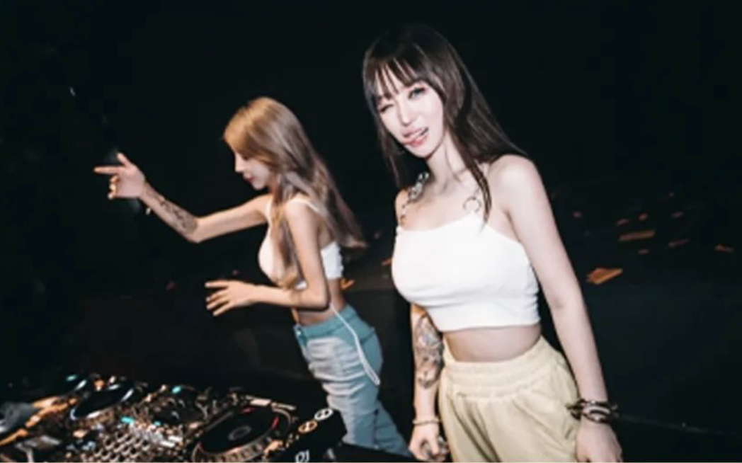 DJ-BARBIE&MC-YILIA