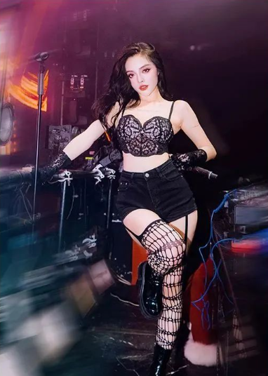 DJ 怼怼