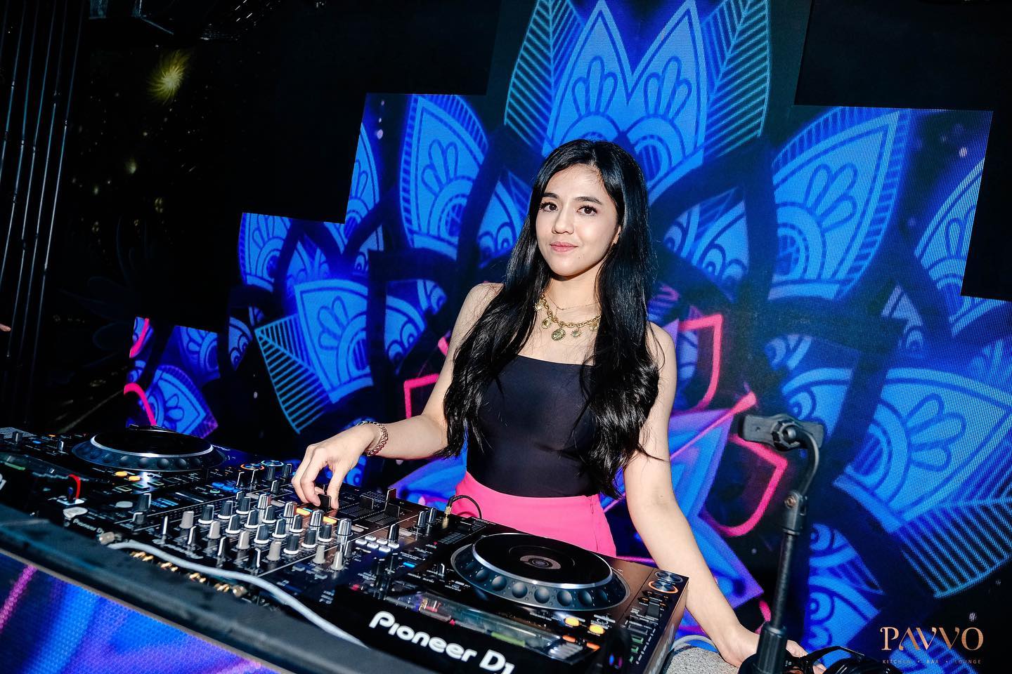 PUTRI UNA