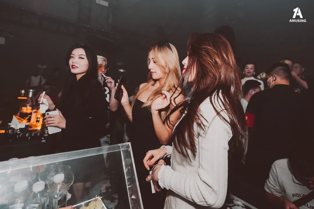 成都成都阿缪热酒吧,成都Amusing Night Club