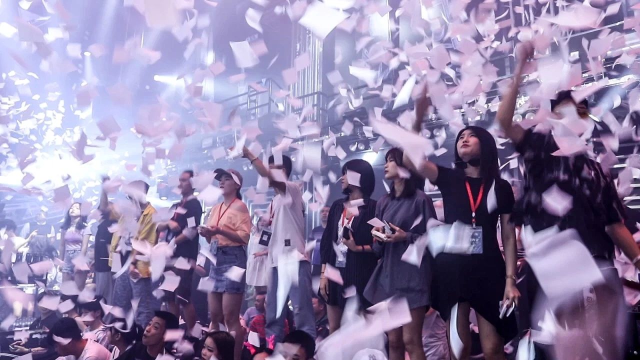 吉隆吉隆V酒吧,吉隆V CLUB
