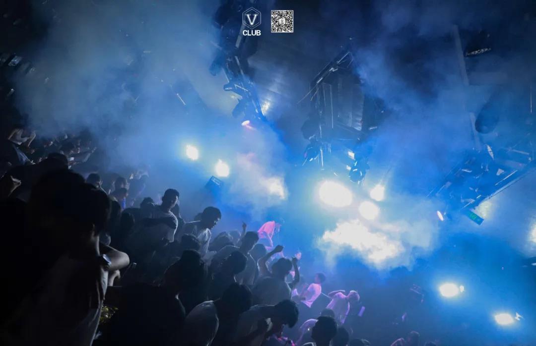 吉隆吉隆V酒吧,吉隆V CLUB