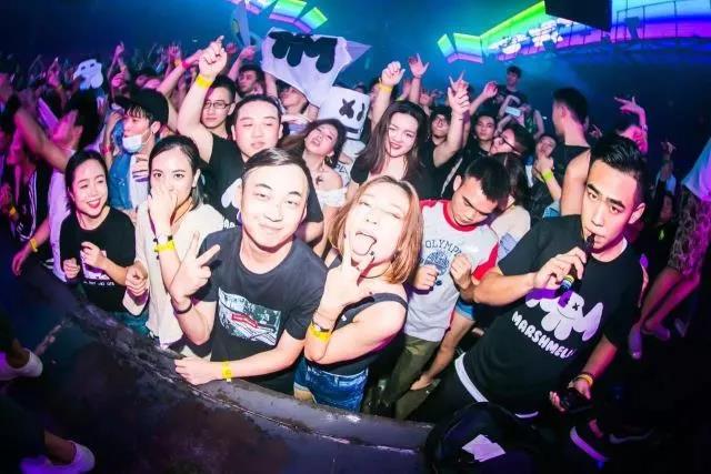 扎佐扎佐斯贝斯酒吧,扎佐I SPACE CLUB