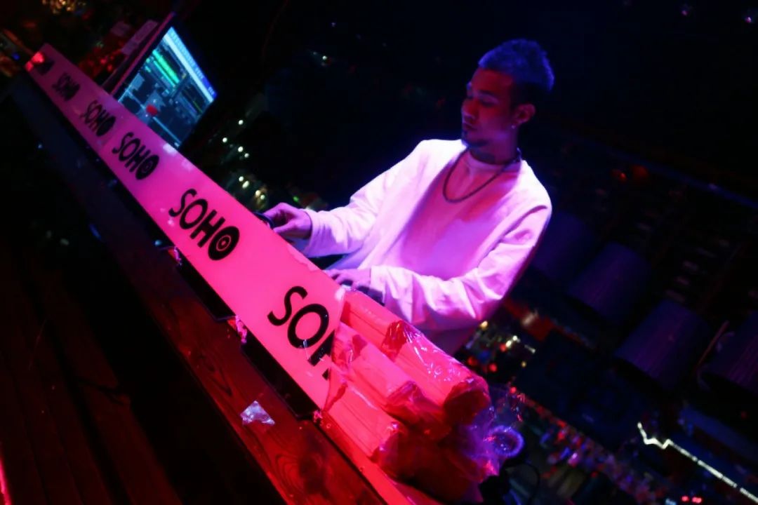 乌海乌海苏荷酒吧,乌海SOHO CLUB