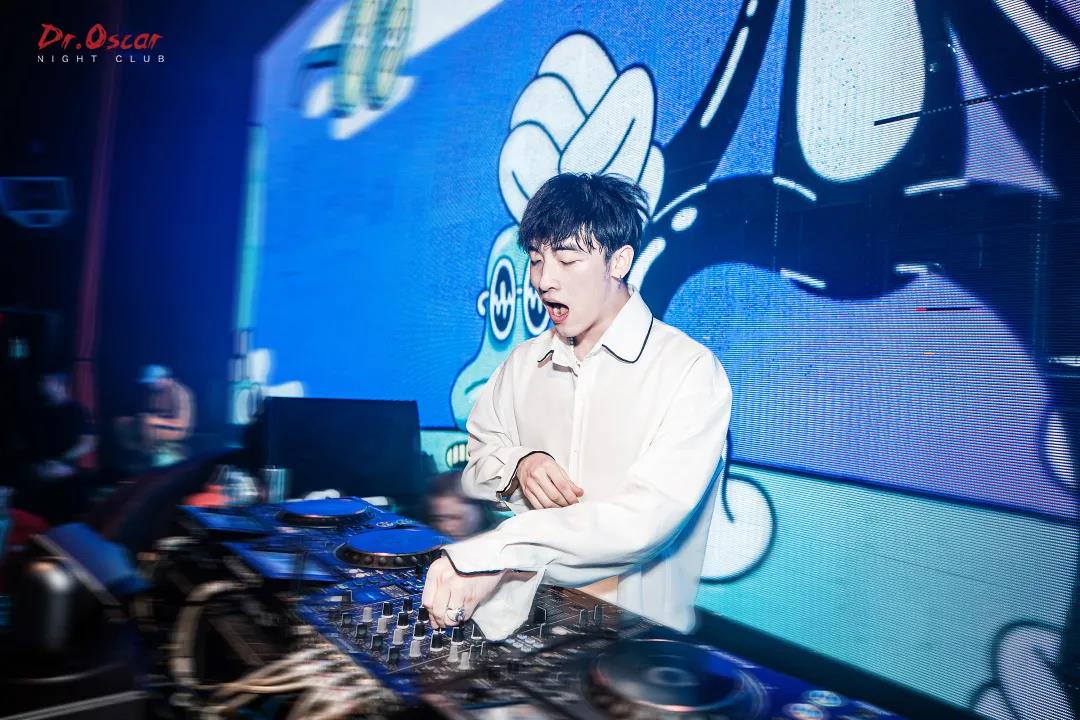 宁波宁波奥斯卡酒吧,宁波Dr.Oscar Club 剧院式酒吧