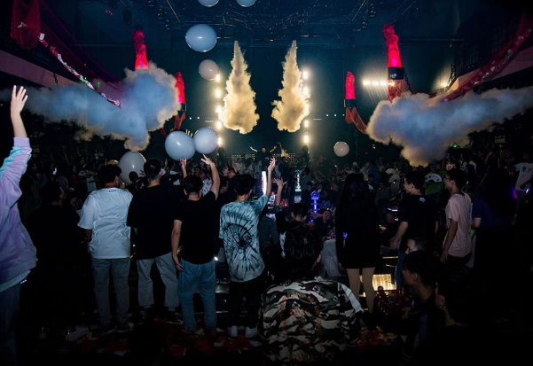 重庆重庆斯贝斯酒吧,重庆SPACE FEAT电音派对酒吧