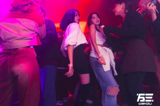 成都成都万三酒吧,成都WANZU CLUB
