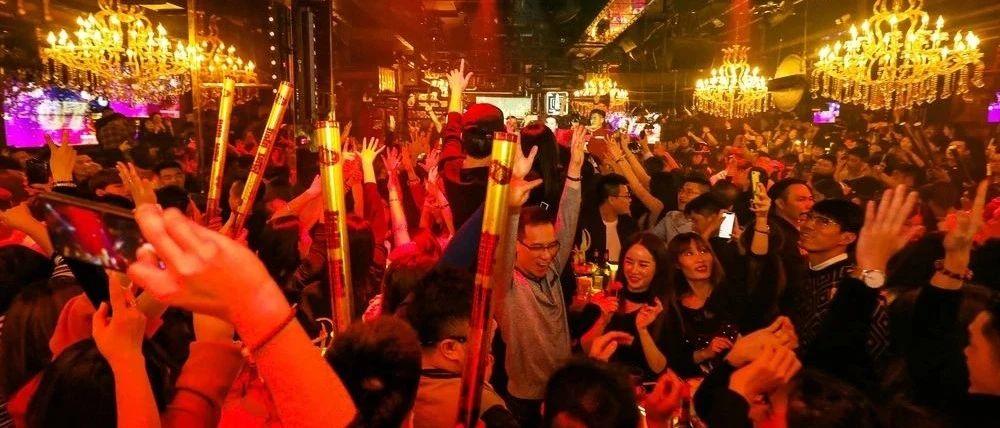 周末酒量再好，没有几个牛逼表情包助阵怎么能把对手灌醉？