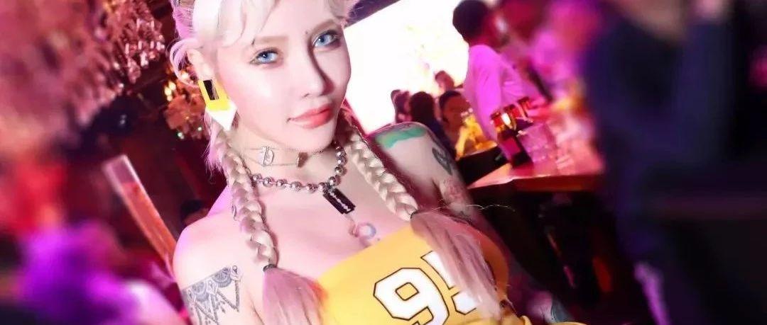 约酒局的小手举起 ▏周末不喝酒，没有女朋友。