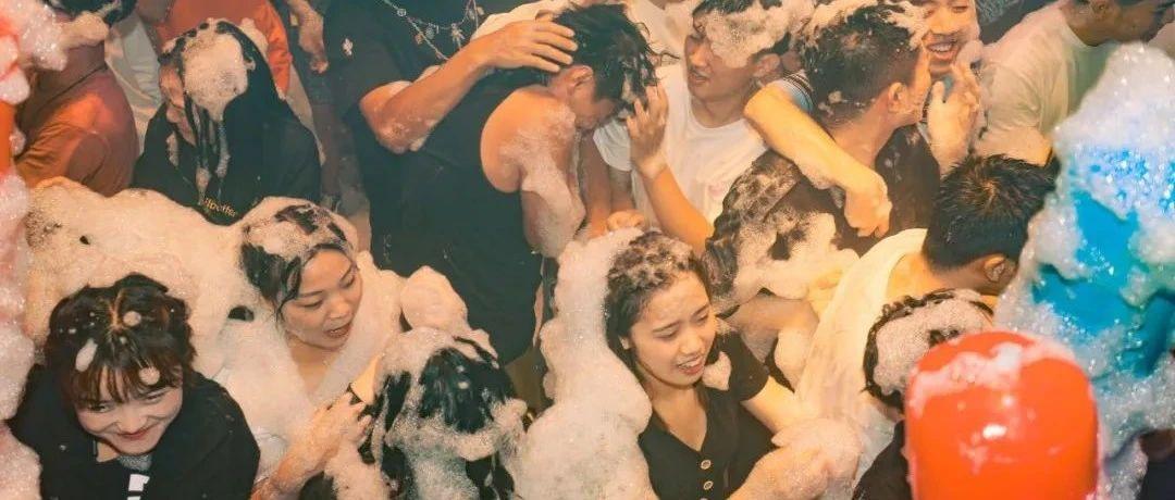 夏天做不腻的事情，就是和你一起享受“泡沫浴”
