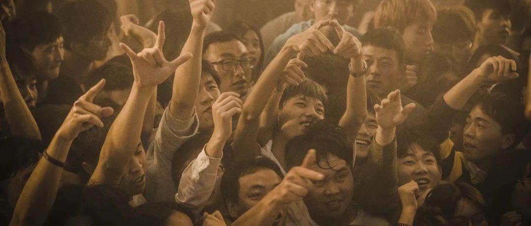 昨晚在BLACK FAIRY的带动下全场充满燥热的狂欢气氛，打动在场每一位玩家