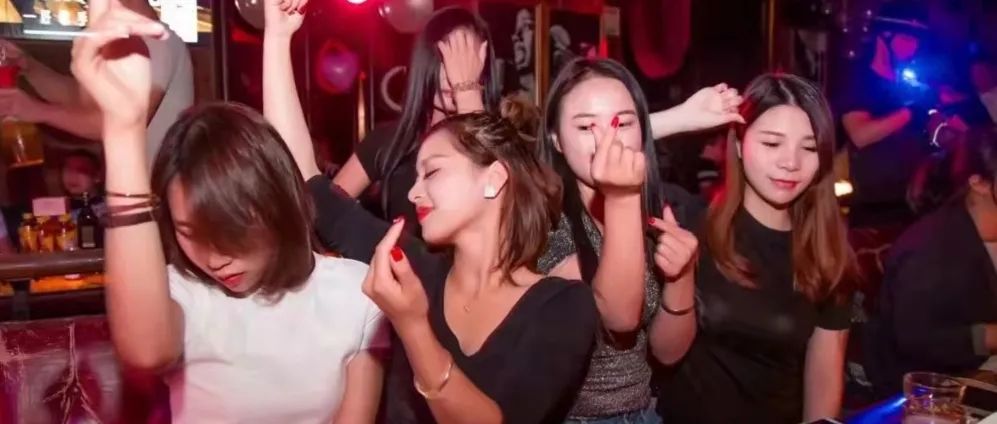 夜里最美妙的声音就是听到“啵”的一声