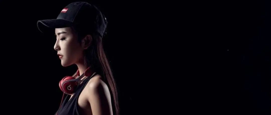 9月26日 | DJRainy-J，你与她的距离就差一杯酒而已