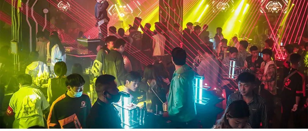 KINGS CLUB|玩乐回归，精彩呈现；【活动预告】2022.04.22元气电音组合哈莉贝贝降临国王酒吧，与你一起炸裂全场！