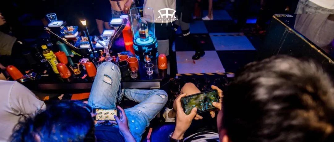 “大龄玩童”空降，真正的狂欢Party进行式.. 。