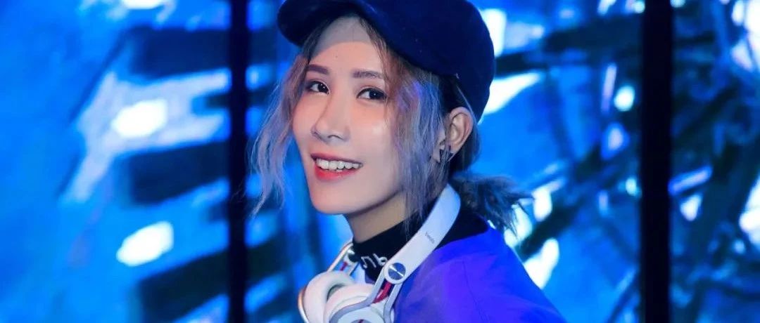 Hi Oscar@她曾击败过'电音之王'，她兼具颜值与实力，她是DJ UNA