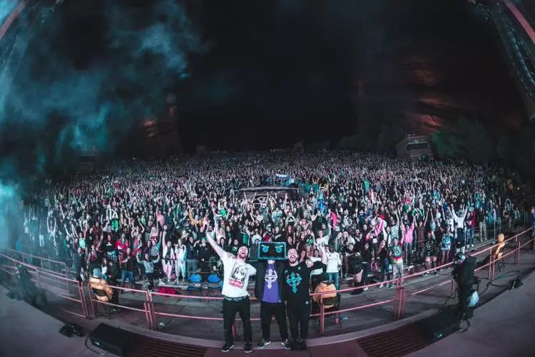 为何他们三人可以在Tomorrowland舞台上同演出