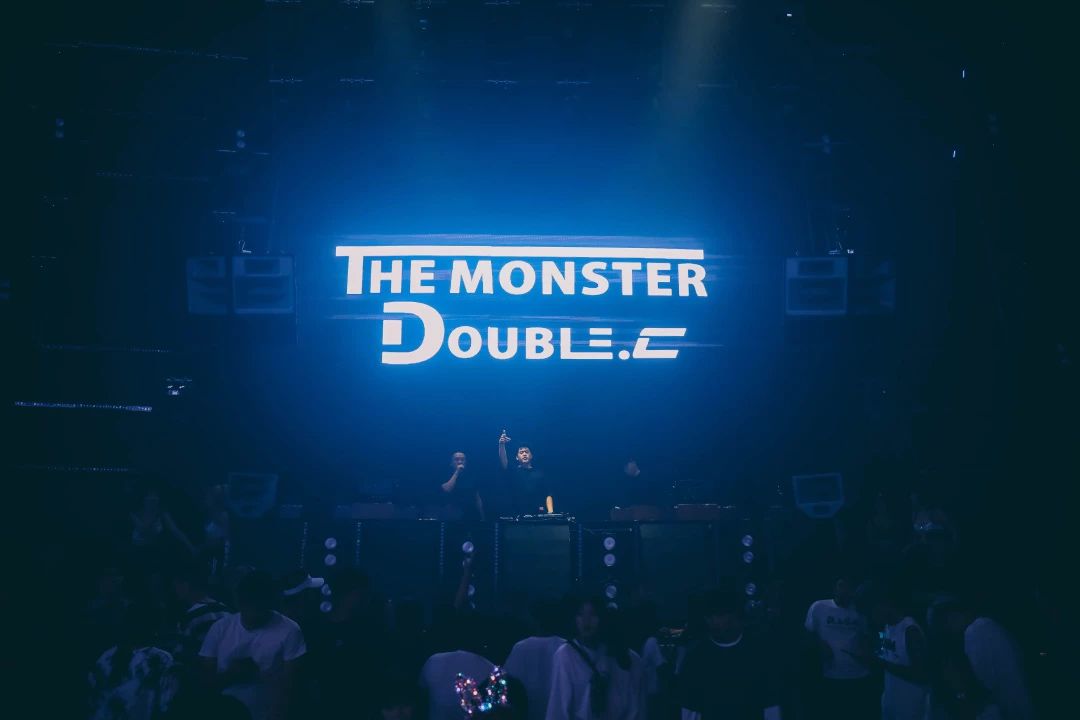 来自混音怪兽 DOUBLE C 的电音洗礼