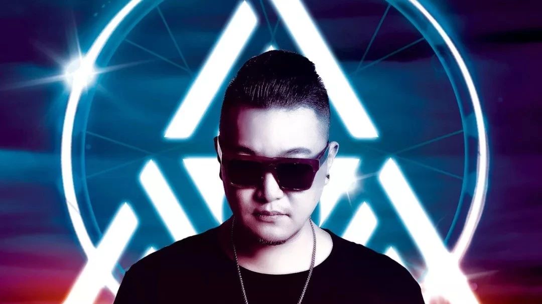 上上酒吧 | 08/31看DJ Stone如何疯狂开炸！