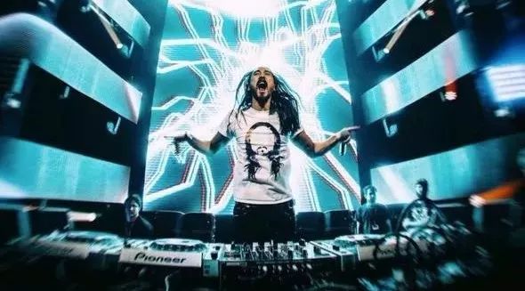 Steve Aoki 12.3 |不穿潮爷的服装，你竟然还想被潮爷砸蛋糕？