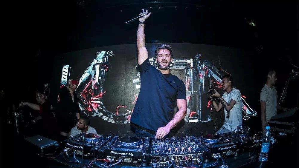 在全球百大DJ KURA 面前，你疯的有点过头啦！