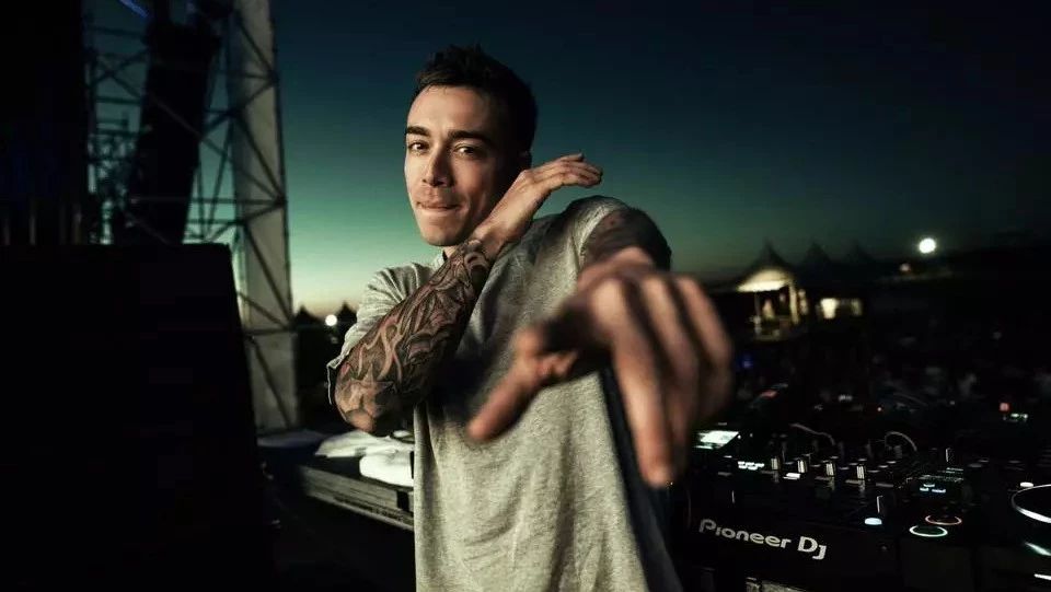 始于颜值，忠于才华 | headhunterz