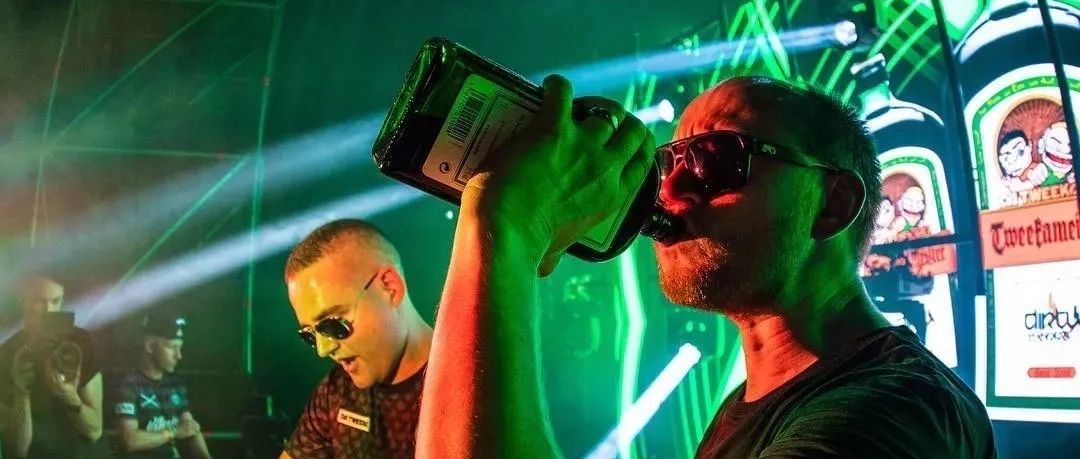 还在认为 Hardstyle 只是咚咚咚咚？那是你还没听过 Da Tweekaz！