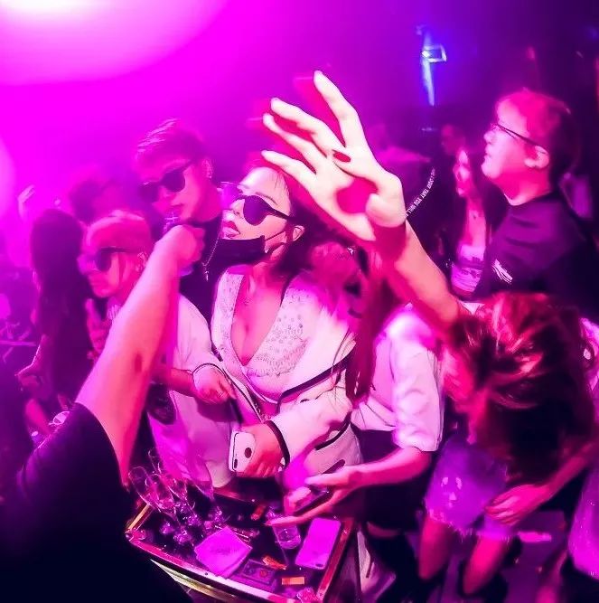 Party Review: 全能艺人Mosimann重返MYST现场