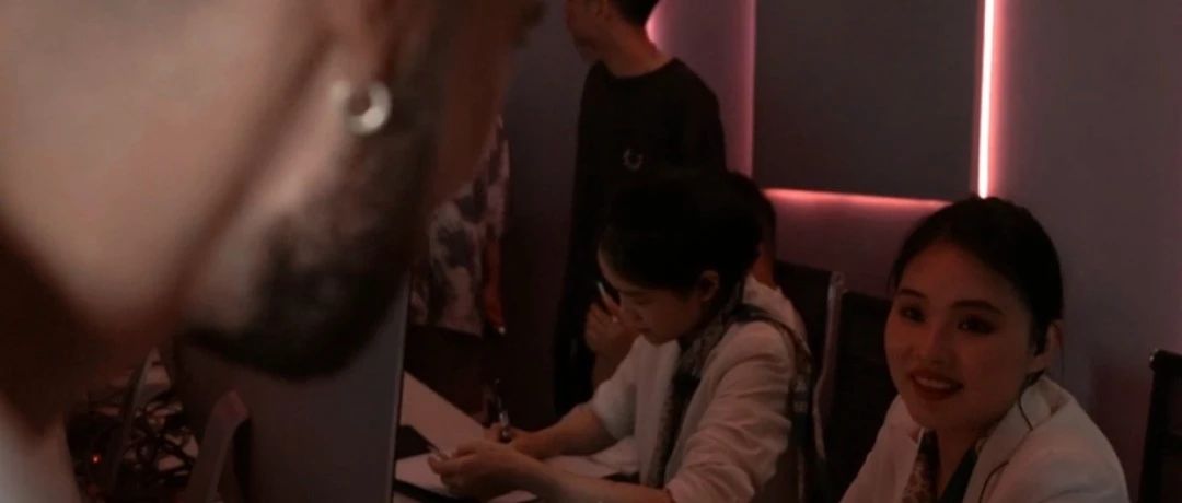 在中国会有DJ为了粉丝跟销售抢位置吗