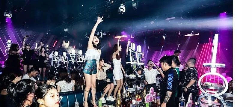 精彩回顾【VAN CLEEF丨梵克酒吧】2019·08·17｜携手网星传媒联合举办丨梵克酒吧网红明星夜！