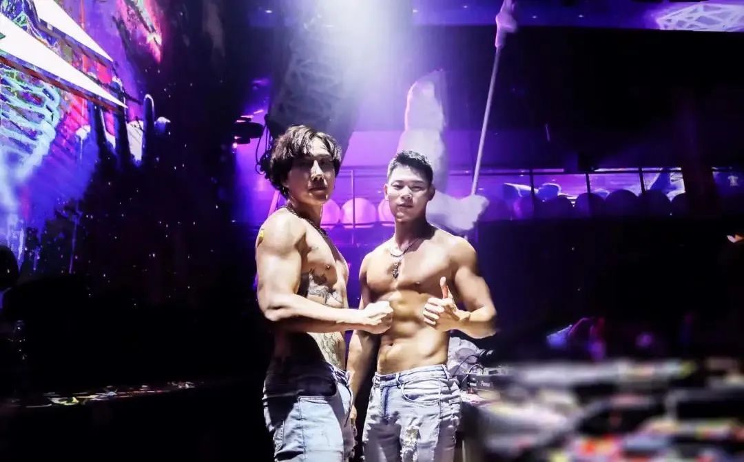 OPUS | 12.11 A2E组合 ' 实力肌肉型男来袭，有颜有料还有才！-昭通OPUS酒吧/OPUS CLUB