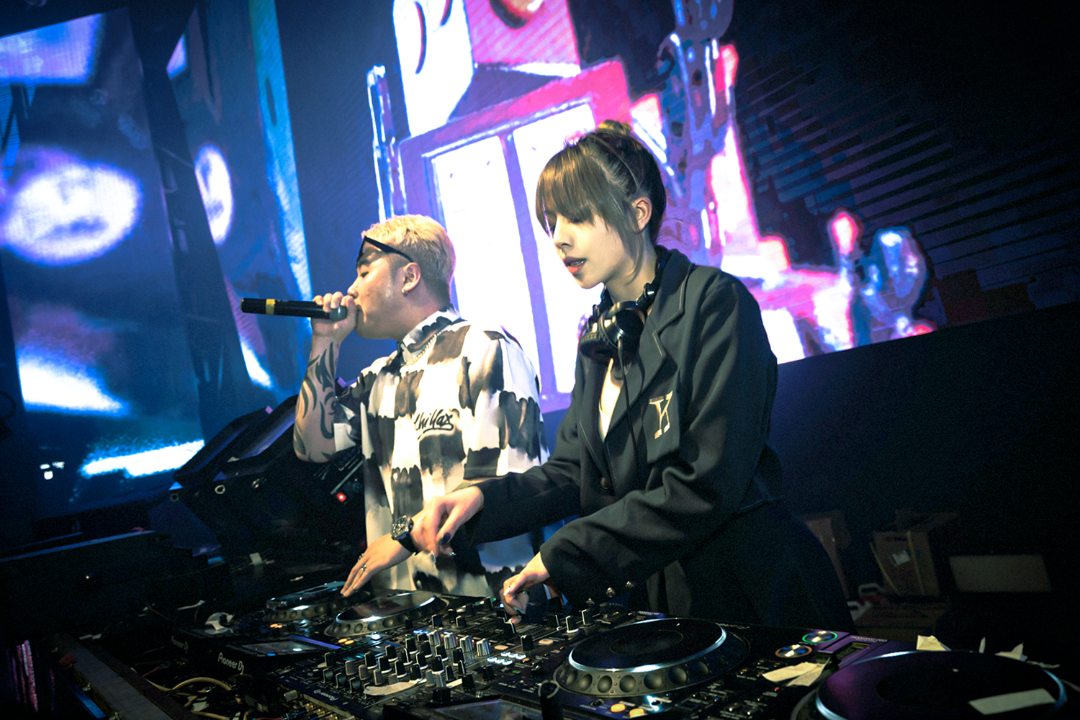 REVIEW丨DJ RIVER 元气炸弹的精准投放，让快乐因子充斥整个夜晚-玉林JX酒吧/JX EDM LIVE