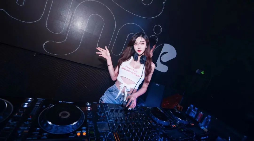 ENZO CLUB日照店//3月4日周五//特邀嘉宾：新生代长腿DJ WINNIE性感来袭！-日照恩佐酒吧/ENZO CLUB
