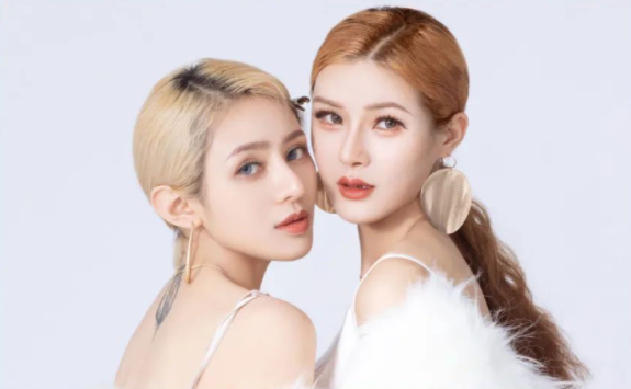 她们是跳跃在音符间的音乐精灵-遵义XX酒吧/XX NIGHT STATION 她们是跳跃在音符间的音乐精灵-遵义XX酒吧/XX NIGHT STATION