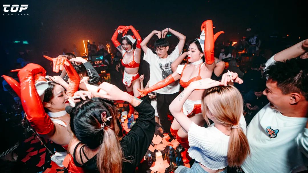 PARTY REVIEW丨酒逢美女千杯少 能喝多少喝多少！ @TOP坂田店-深圳TOP酒吧/TOP NIGHT Club（坂田店）