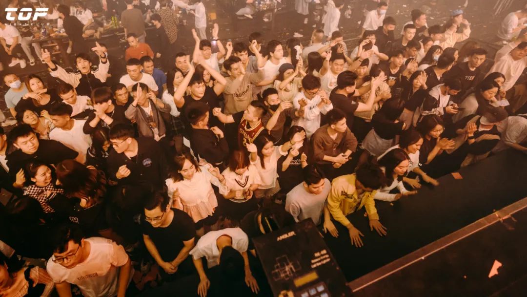 PARTY REVIEW丨酒逢美女千杯少 能喝多少喝多少！ @TOP坂田店-深圳TOP酒吧/TOP NIGHT Club（坂田店）