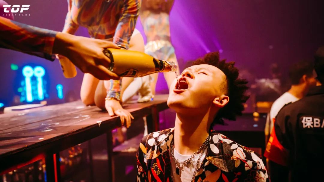 PARTY REVIEW丨酒逢美女千杯少 能喝多少喝多少！ @TOP坂田店-深圳TOP酒吧/TOP NIGHT Club（坂田店）