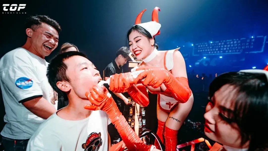 PARTY REVIEW丨酒逢美女千杯少 能喝多少喝多少！ @TOP坂田店-深圳TOP酒吧/TOP NIGHT Club（坂田店）