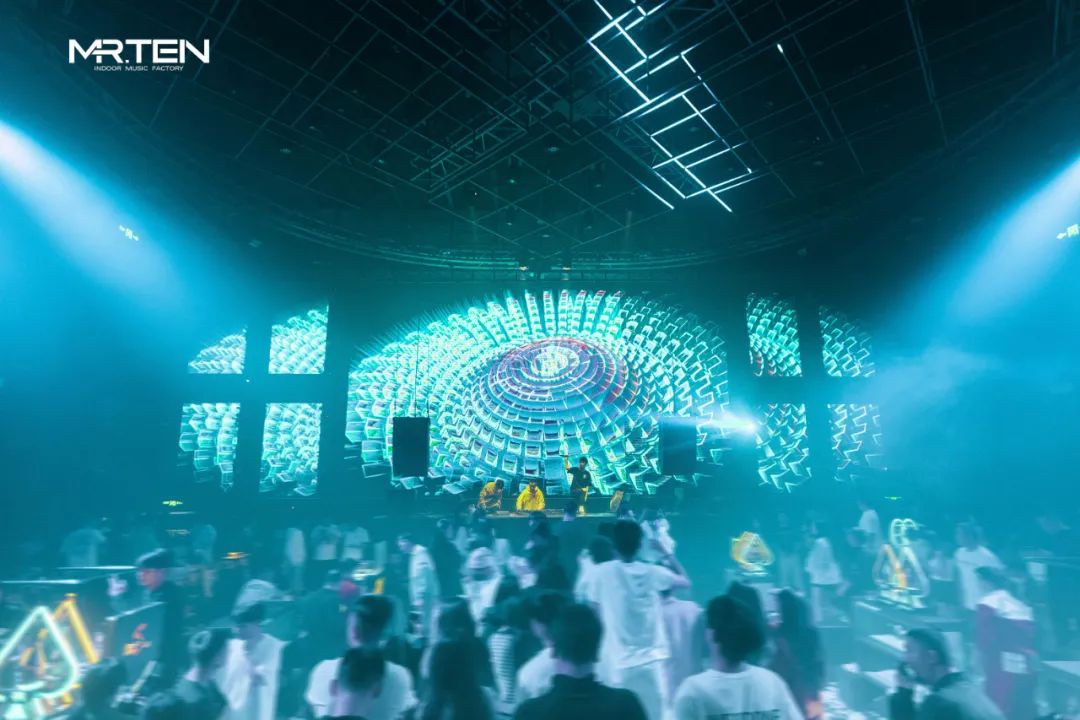 百变造型彭筝 带你走进她天真的世界-安阳TEN酒吧/MR.TEN CLUB